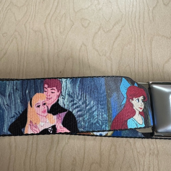 Buckledown Adjustable Disney Seatbelt Princess Belt - Picture 7 of 8